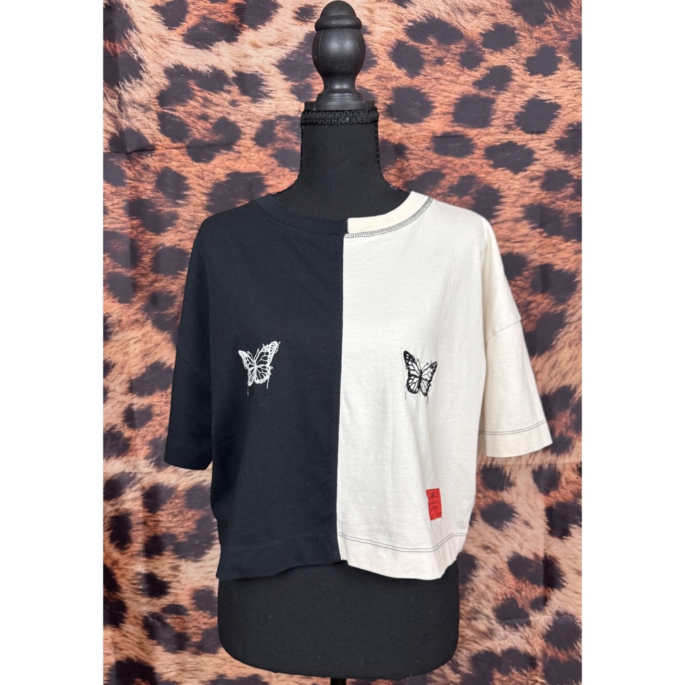CHNGE Butterfly Embroidered Colorblock Crop Top